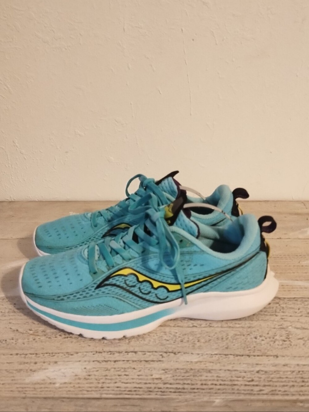 Saucony S10723-26 Kinvara 13 Cool Mint/Acid Sneakers women's U.S.A Size 8 M